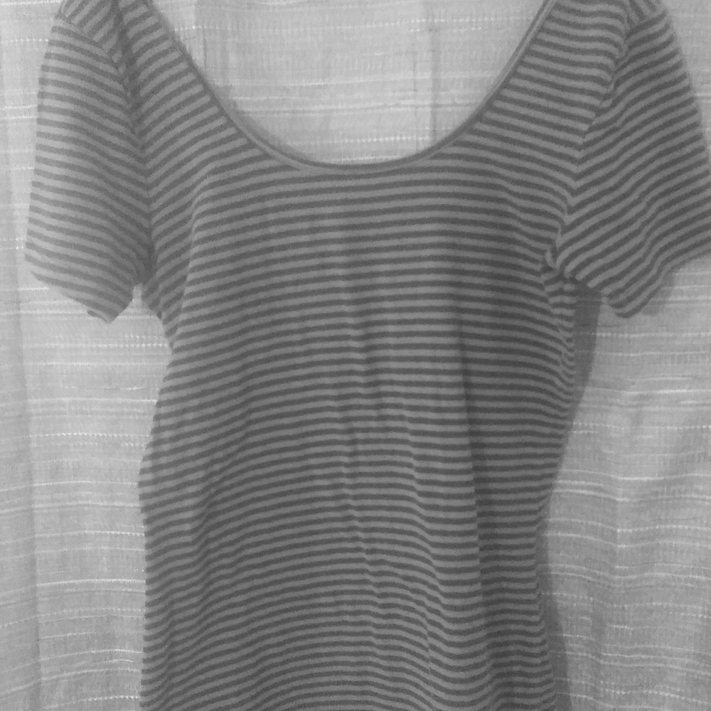 Old navy Women's size S/P low neck line